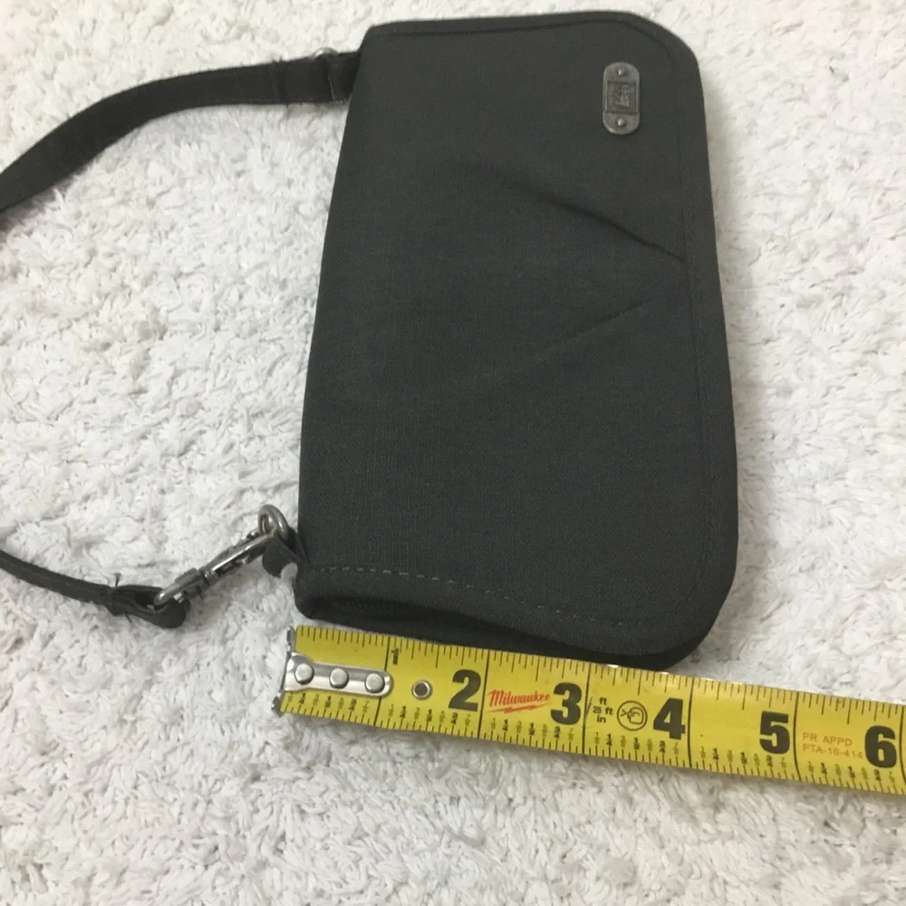 EUC REI Belltown Wristlet Clutch Wallet in Charcoal